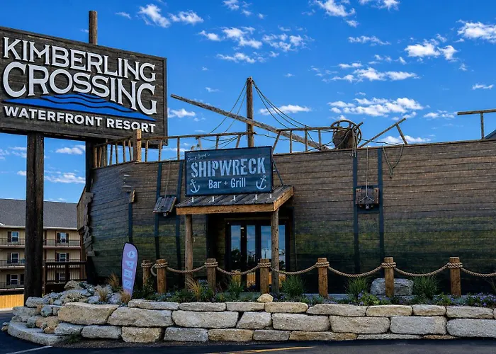 Splash And Stay At Kimberling Crossing