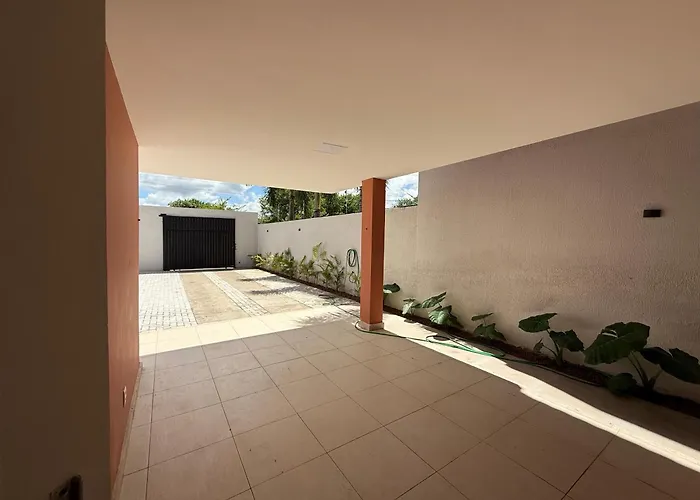 Suíte master com Acesso Total à Casa de Luxo com Piscina e Área Gourmet
