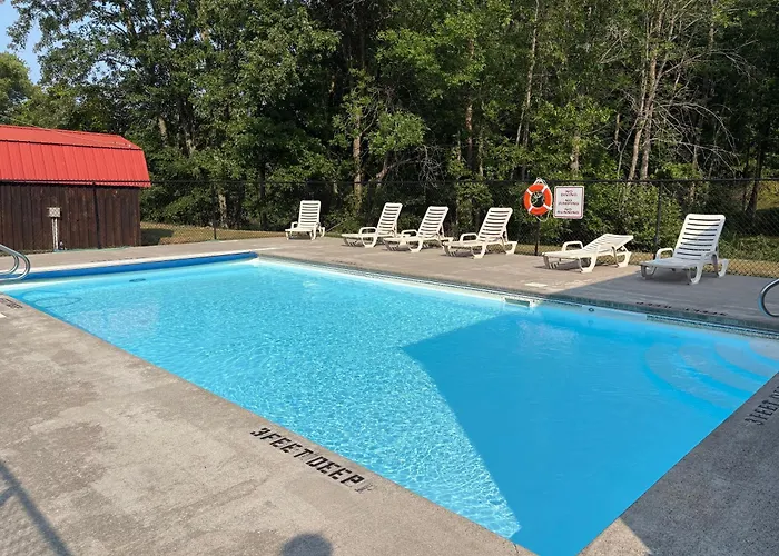 Lakeside Lodge- Newly Renovated Cabin On Black Lake
