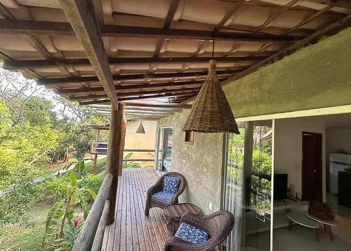 Bangalo Com Quarto, Sala, Varanda
