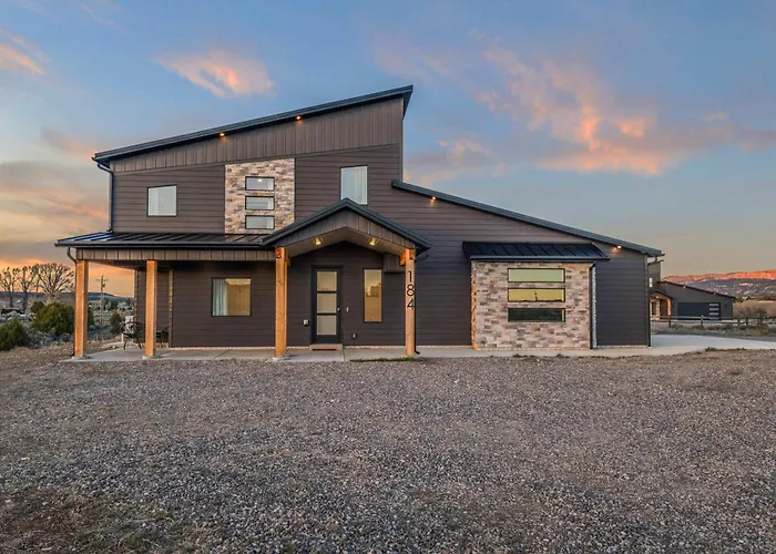 The Meadow At Natl Parks -Hot Tub- Sleeps 10-Family