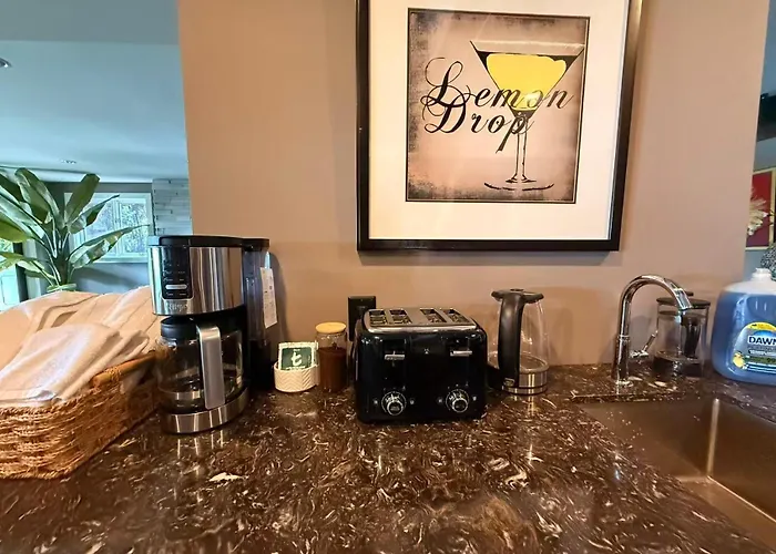White Rock Joy Inn