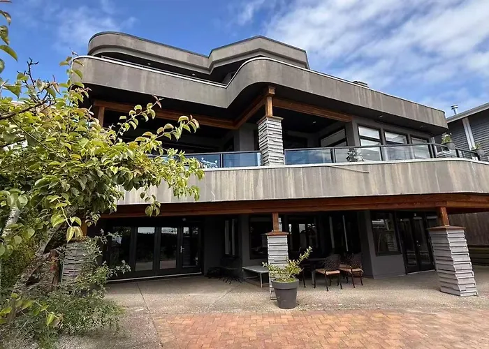 White Rock Joy Inn