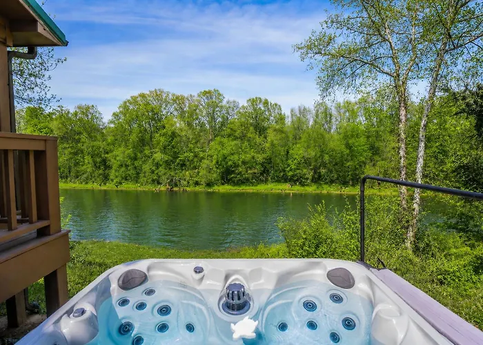 Riverfront Little Red Cabin, Hot Tub, World-Class Trout Fishing, Views & Boat Access