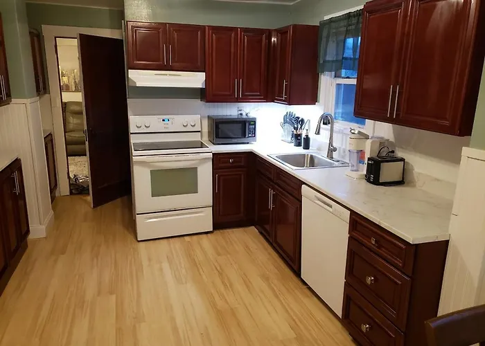 Grand Central - Pet Friendly 3 Bedroom 2 Bath