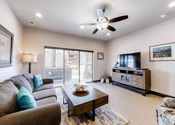 Spacious New-Build Stunner Near Park City & Deer Valley With Private Hot Tub