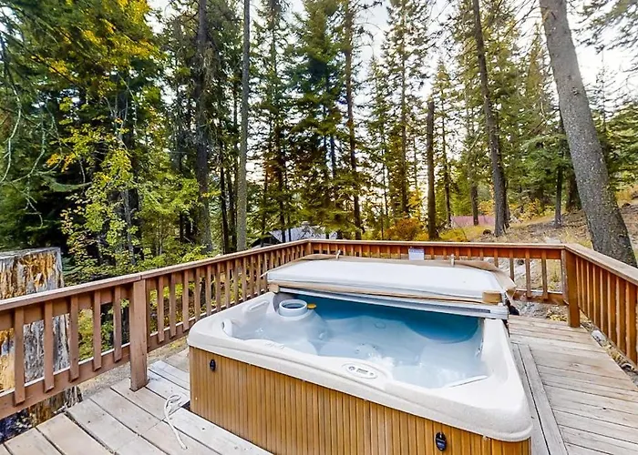 Vintage Cottage With Private Hot Tub Fireplace & Deck - Walk To The Lake Dogs Ok
