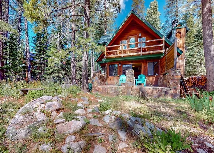 Riverfront Dog-Friendly Retreat With A Rustic Flair & Wood Stove Near Skiing