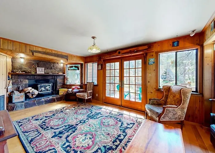 Riverfront Dog-Friendly Retreat With A Rustic Flair & Wood Stove Near Skiing