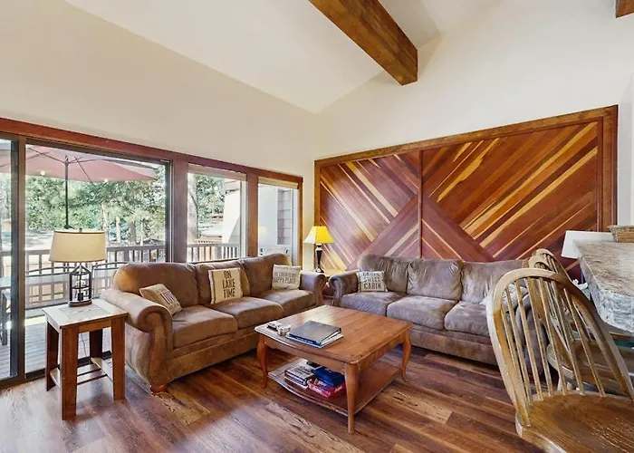 Inviting Condo With Gas Fireplace & Grill Sleeps 8