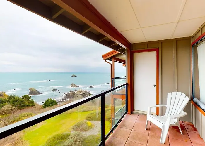 Sweeping Oceanfront Views Await Tranquil Condo With Balcony Beach Access W&D