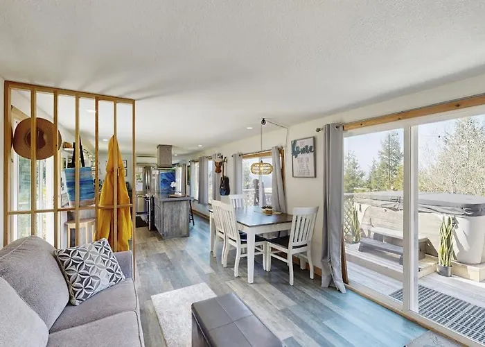 Dog-Friendly Cabin Tucked Into The Trees With Wifi Washer&Dryer & Ocean Views
