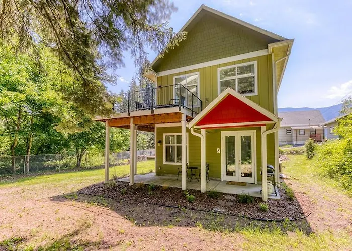 Dog-Friendly Studio With River View Patio Grill & Shared W&D