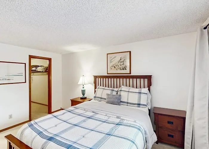 Sweeping Oceanfront Views Await Tranquil Condo With Balcony Beach Access W&D
