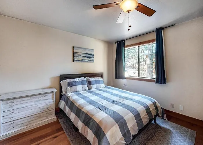 Family Friendly Cabin With A Private Hot Tub & Private Grill