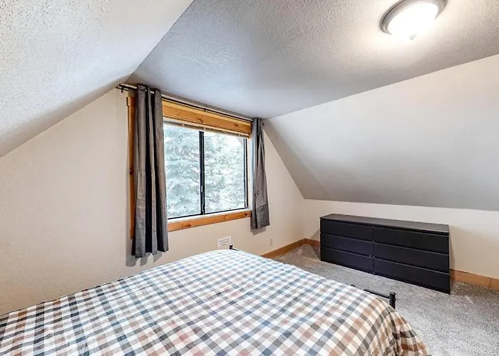 Family Friendly Cabin With A Private Hot Tub & Private Grill