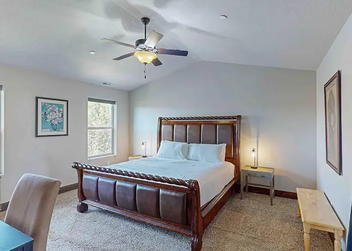 Spacious Townhome With Pool Private Hot Tub & Clubhouse - Dog Friendly