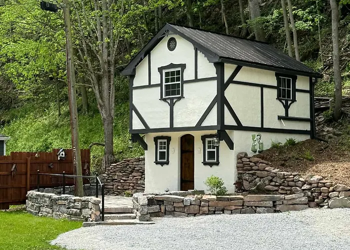 The Renovated Smokehouse At Seneca Rocks