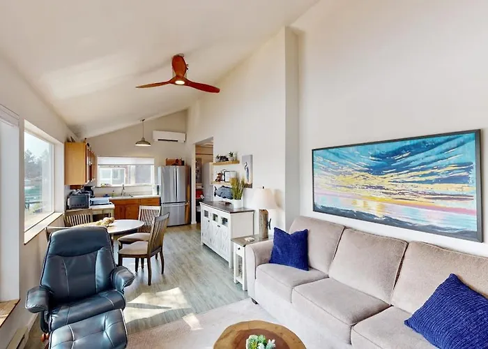 Waterfront Oasis On The Nehalem River With Free Wifi & Dock - Dog Friendly