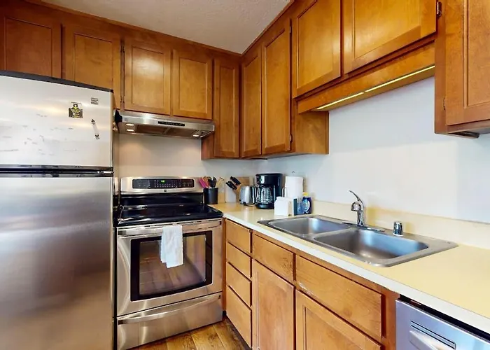 Cozy Condo With Wood Fireplace Mountain Views- Walk To Lifts