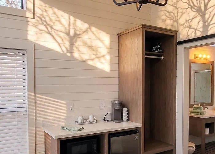 Th 28 Vineyard Vista & Sedona Gateway Luxury Tiny Home