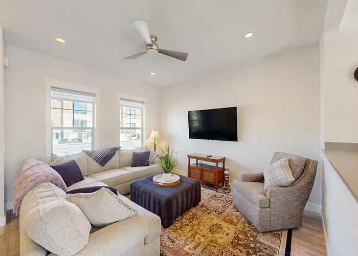 Cozy Townhouse With Playground & Dog-Friendly
