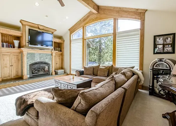Luxury Home With Fireplaces Ac Home Office & 2-Car Garage Sleeps 10
