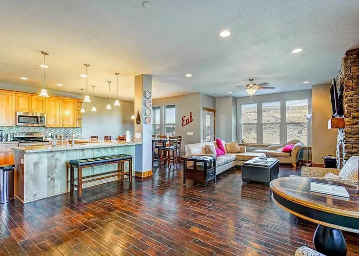Home With Fireplace Private Hot Tub Shared Pool Game And Fitness Facilities