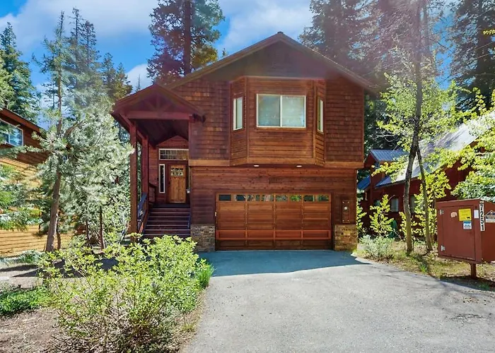 Willow Creek Hideaway - 2 Living Areas & Private Deck - 5 Minutes To Slopes