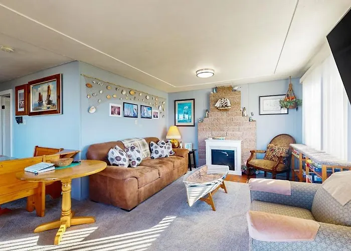 Waterfront Home With Panoramic Bay Views Deck Fireplace & Beach Access