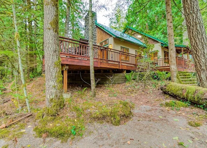 Historic Waterfront Cabin With Hot Tub & Salmon River Access - Dog-Friendly