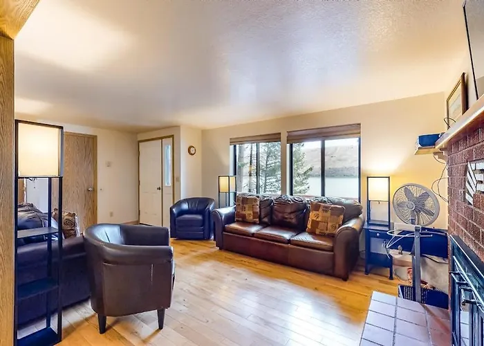 Classic Lakefront Home With Private Hot Tub Fireplace & Washer&Dryer