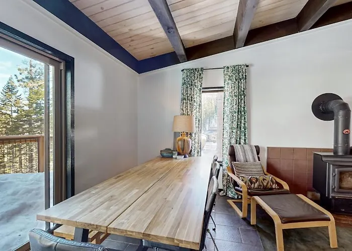Walk To Ski Lift - Modern Top-Floor Mountain-View Getaway Near Scenic Trails