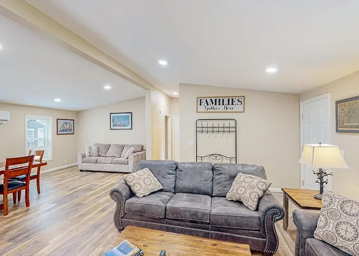 Modern Spacious Home Near The Bay With Grill Washer&Dryer & Large Yard