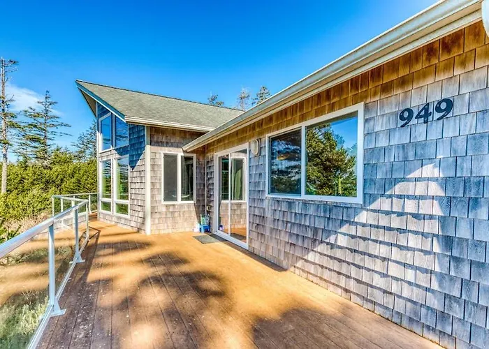 Dog-Friendly House With Ocean & Mountain Views - Easy Beach & Park Access Game Room