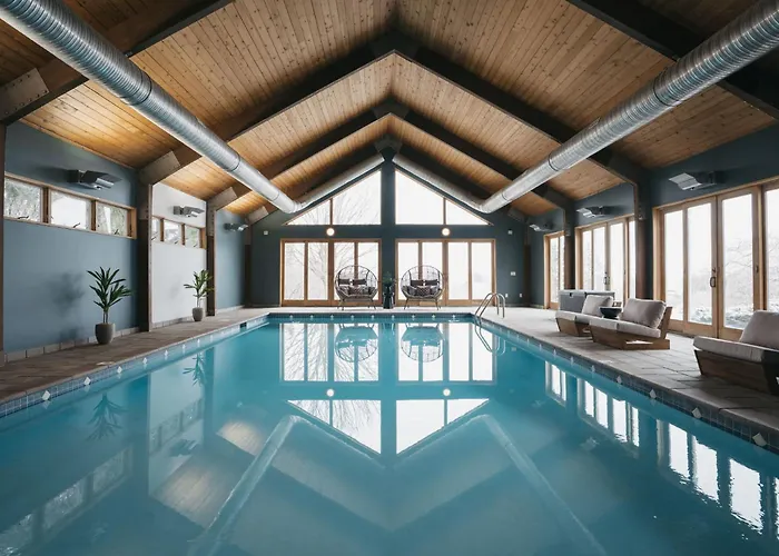 Luxury Lakeview Estate W Indoor Pool & Golf Sim