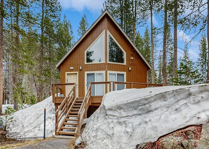 Cozy Dog-Friendly Getaway With Wood Stove & Washer&Dryer