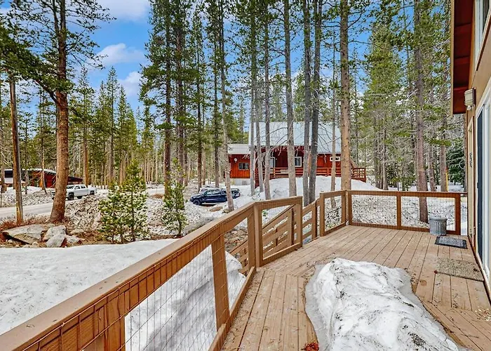 Cozy Dog-Friendly Getaway With Wood Stove & Washer&Dryer
