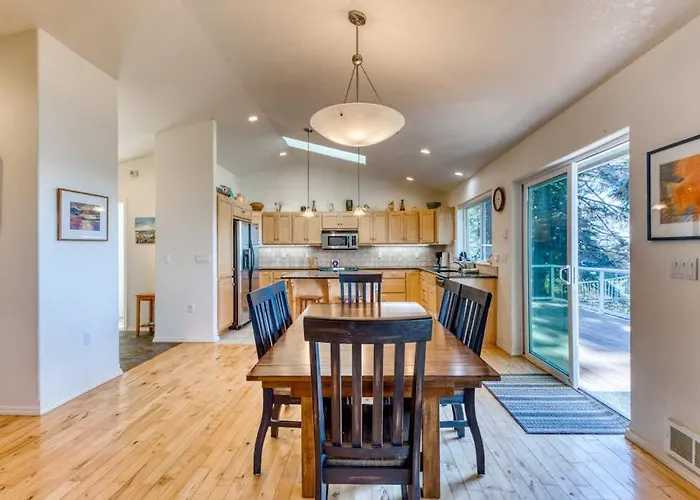 Dog-Friendly House With Ocean & Mountain Views - Easy Beach & Park Access Game Room