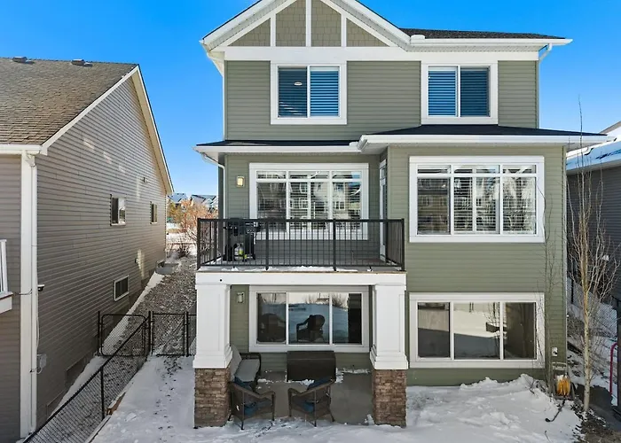 Airdrie 4Br Canal-View Home - Pool Table, Movie Recliners, Office, Double Garage