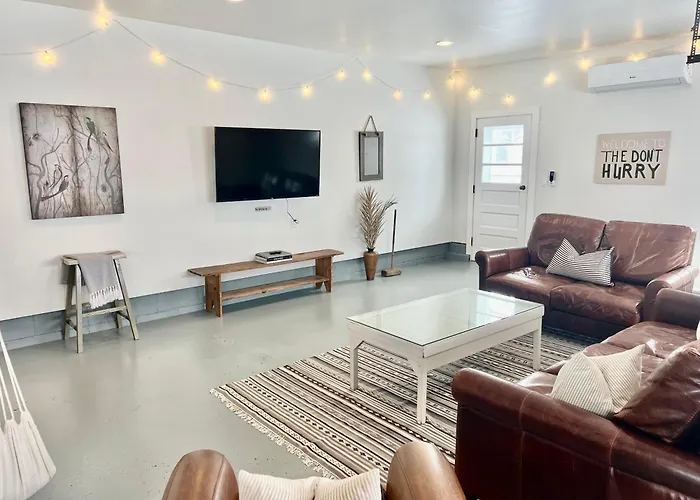 Three Oaks Retreat