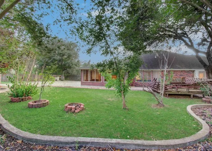 Family-Friendly 4Br Big Yard & Spacious Patio