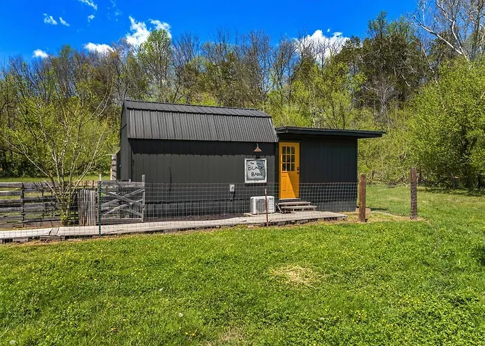 Peaceful Cabin Retreat With Spa Features & Unique Farm Vibes In Newport, Tennessee