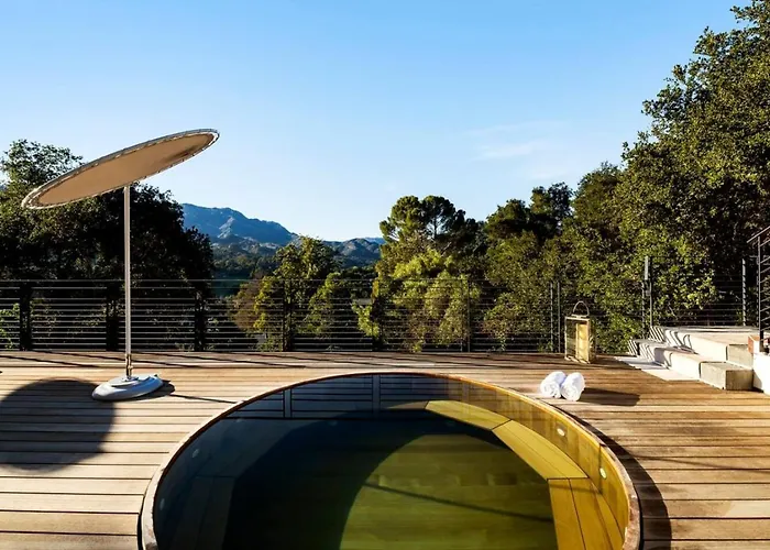 Hillside Hideaway With Deck And Spa In Topanga Canyon