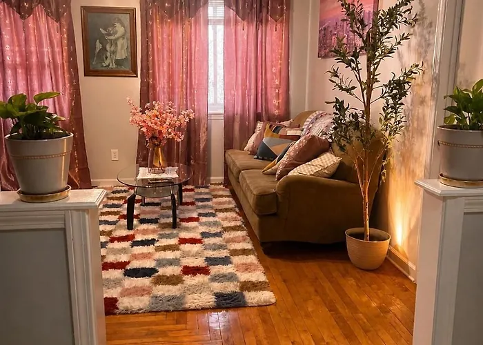 Cozy Private Room #1 Urban Haven 4Br Fall River