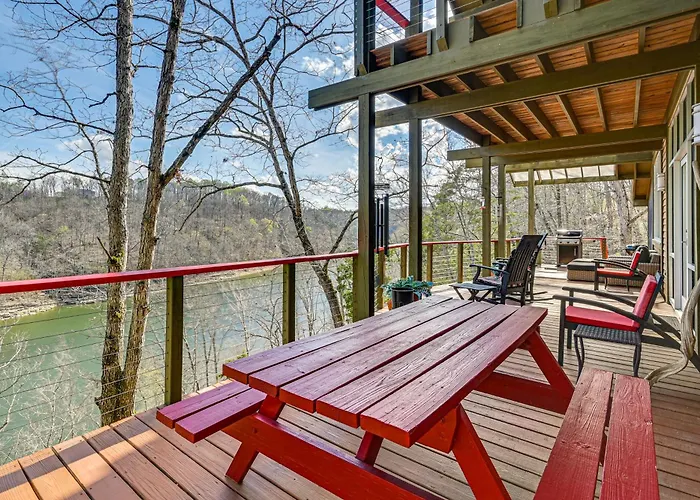 Fun W/ Family! Lakefront Gem In Jamestown