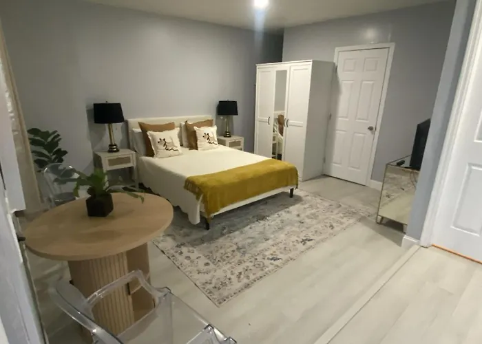 Cozy Studio With Private Entry, Kitchen And Bath