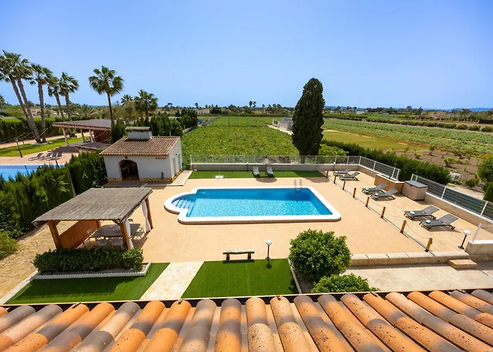 Summer Oasis Retreat Villa By Fidalsa