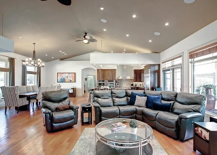Coulee Estate - Hot Tub, Pool Table, Sleeps 10