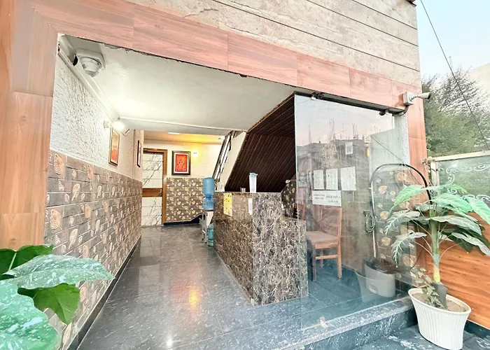 Kamal Dham Hotel - Near Prem Mandir